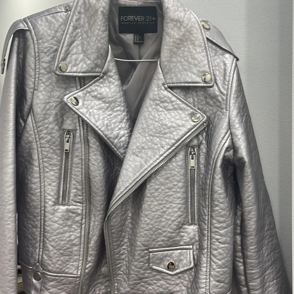 Too small - Picture 3 of 6